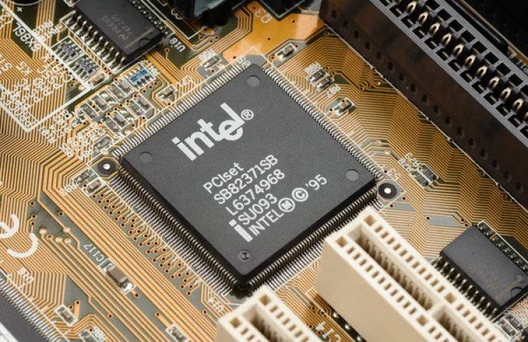 Intel отримала рекордне зростання доходів за 15 років завдяки попиту на ШІ