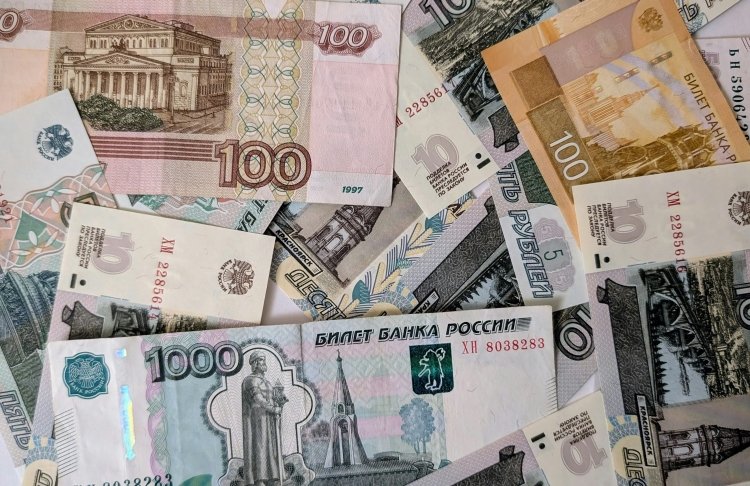 Найбагатші росіяни виводять капітал: фондовий ринок РФ обвалився до рівня 2016 року