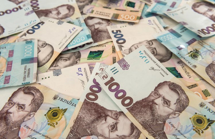 Фальшиві чеки та нелегальний алкоголь: податківці оштрафували бізнес на 250 млн грн