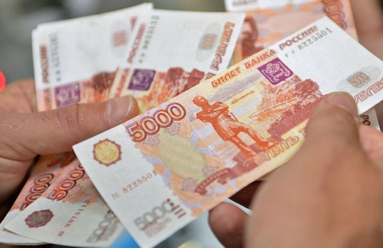 Росіяни перевели в готівку рекордні $25 млрд на тлі тривоги через війну