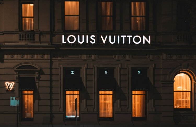 Погроми на понад €1 млрд: у Франції розграбували бутики Louis Vuitton, Hermès та ще 3 000 крамниць
