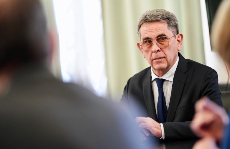 Дружина ексміністра Ємця з доходом у 307 гривень задекларувала десятки тисяч доларів та євро – ЗМІ