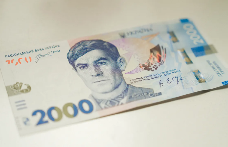 “Банкнота 4000 грн теж була б не зайвою”: що говорить влада та експерти про запровадження купюри 2000 грн