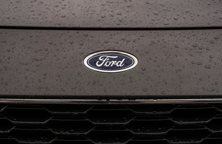 Акції Ford злетіли на 44% завдяки ШІ: чому інвестори вимагають реальних контрактів
