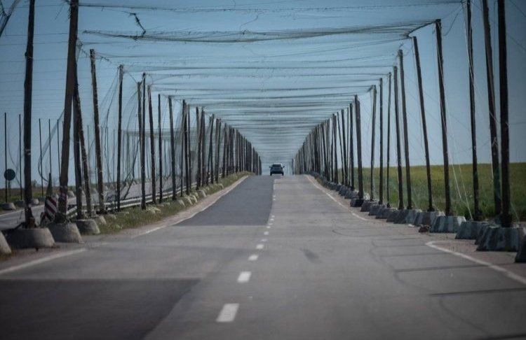 Захист від дронів та ремонт доріг: як відновлюють логістику на Харківському та Запорізькому напрямках