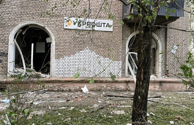 Через російську атаку пошкоджене відділення 