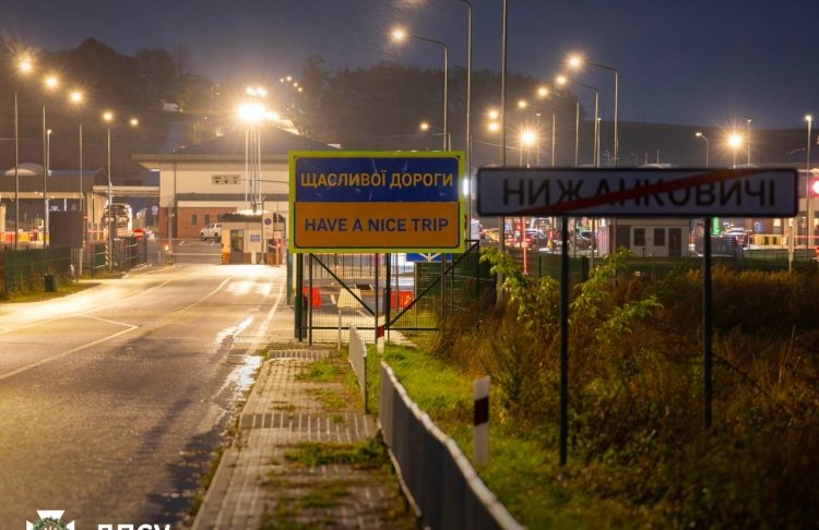 В Україні запрацював сервіс для перевірки обмежень на виїзд за кордон: як скористатися