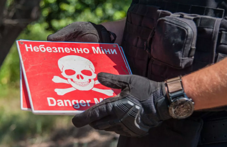 Через обстріли в Україні зростає площа небезпечних територій
