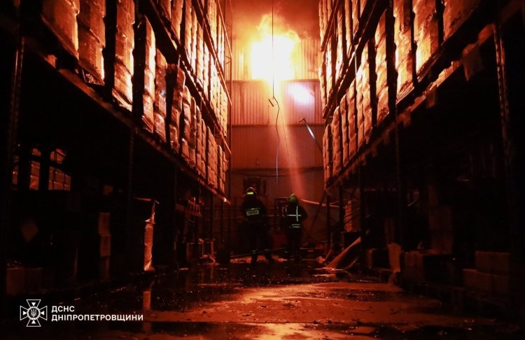 Склад Varus у Дніпрі постраждав через російську атаку: це другий удар за місяць (ФОТО)