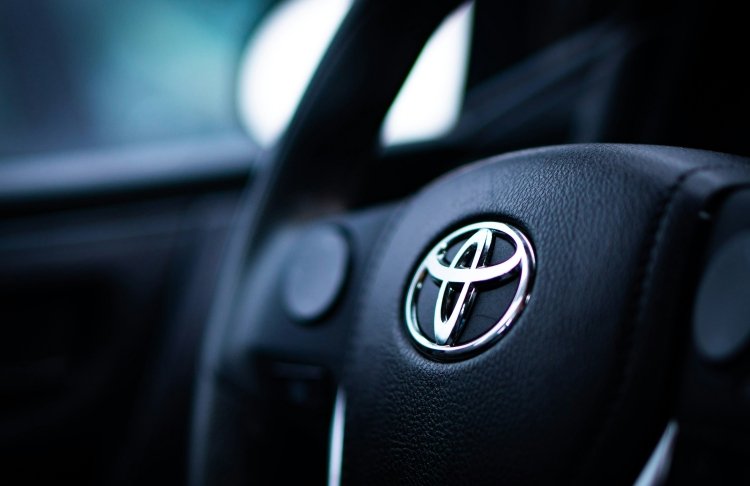 Продажі Toyota падають через зниження попиту на ключових ринках