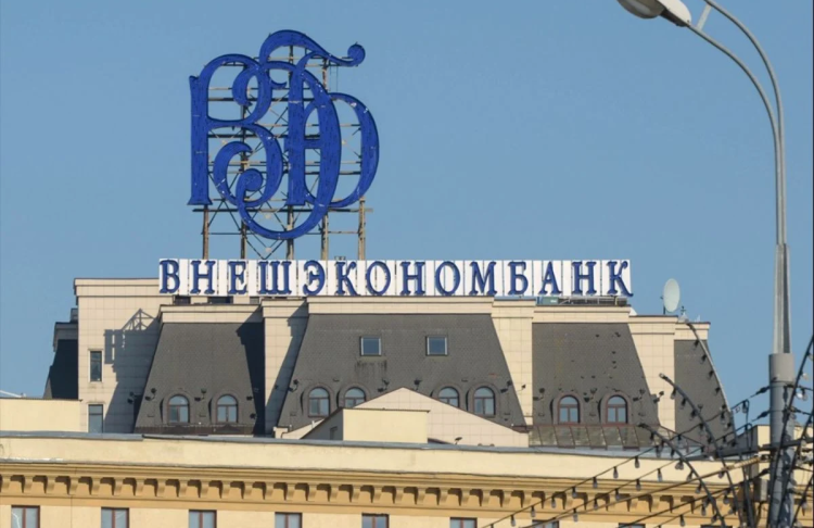 Головний державний банк Кремля розпочинає масові звільнення через проблеми в економіці
