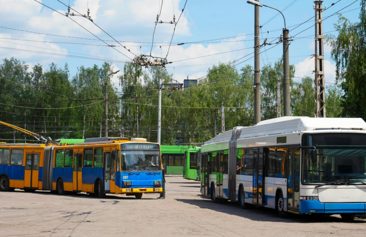Житомир отримав зі Швейцарії перші двосекційні тролейбуси (ФОТО)