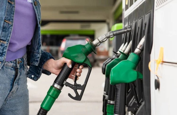 Одна з найбільших нафтових компаній обмежила продаж бензину на АЗС по всій Росії