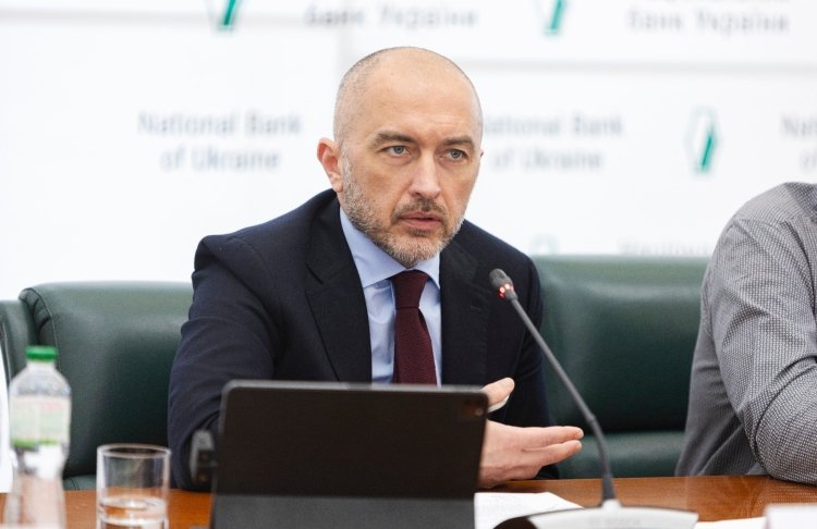 Голова НБУ допускає приватизацію ПриватБанку та Ощадбанку
