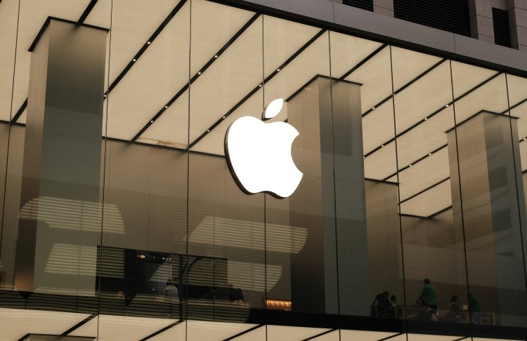 Кремль вимагає від Apple пояснень через видалення російських додатків з App Store