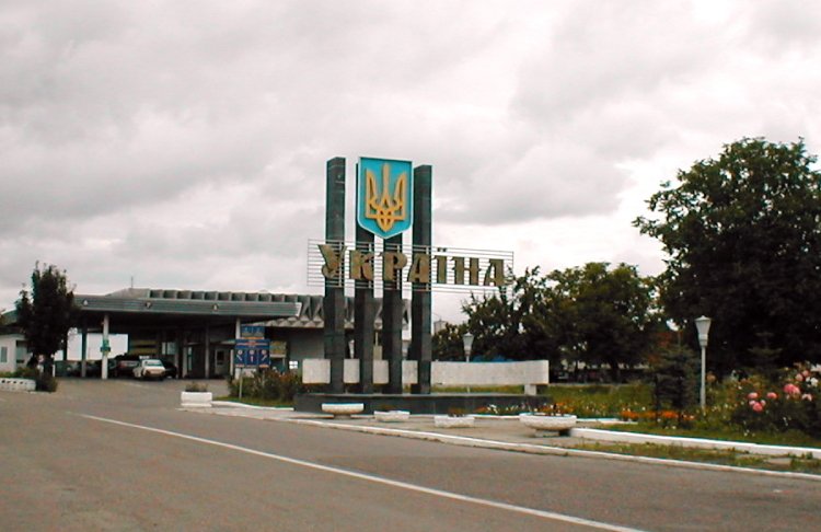 На кордоні з Румунією тимчасово обмежать рух вантажівок