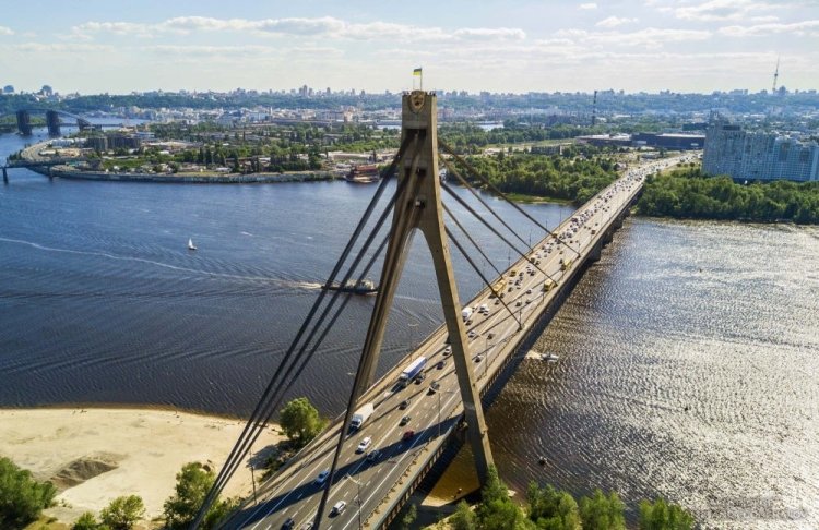 Північний міст у Києві частково перекриють через ремонт: обмеження руху