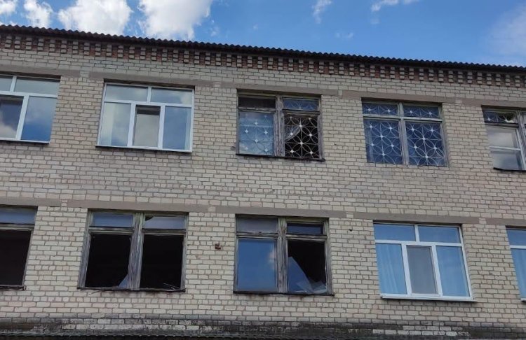 Росіяни пошкодили будівлю податкової на Донеччині (ФОТО)