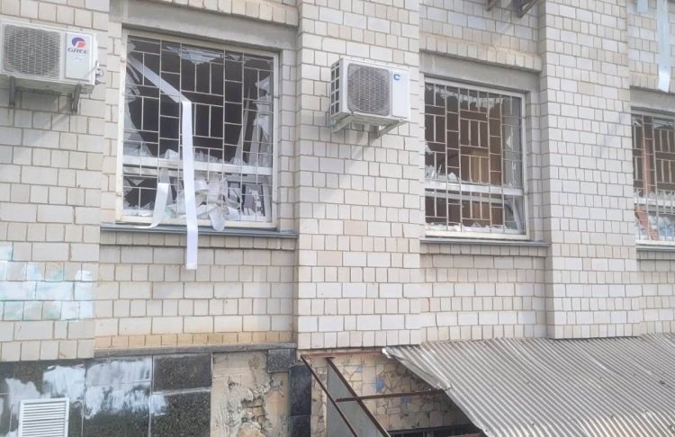 Внаслідок атаки РФ пошкоджено будівлю податкової у Вишневому (ФОТО)