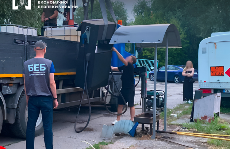 14 тонн конфіскованого пального: на Київщині припинили роботу двох нелегальних АЗС