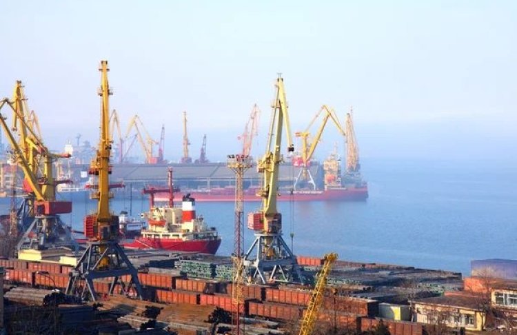 Удари по портах України зривають зернову логістику через Чорне море