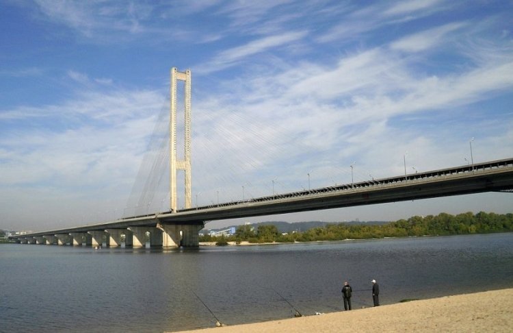 У Києві на чотири дні частково обмежать рух Південним мостом