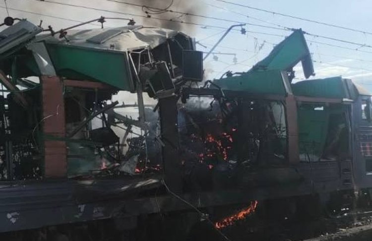 На Дніпропетровщині дрон влучив у локомотив пасажирського поїзда