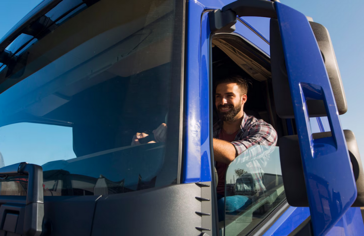 В Україні набули чинності нові правила для водіїв комерційного автотранспорту: що змінилося