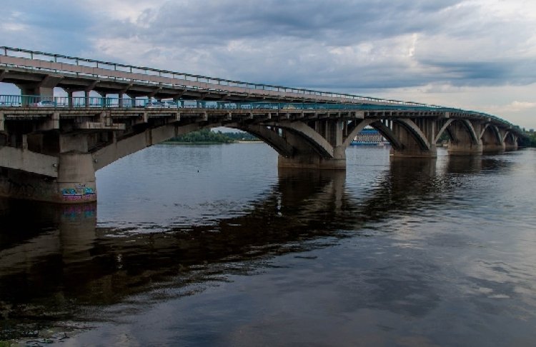 У Києві частково перекриють міст Метро: дати та схема руху