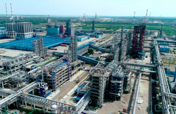 Найбільший в Росії завод скрапленого газу зупинився після атаки українських дронів – Reuters