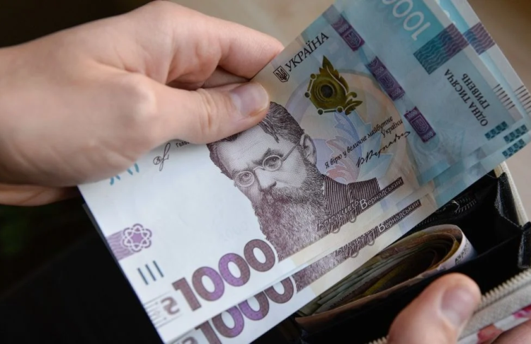 Касові обороти банків зросли в першому півріччі: на що українці знімали та витрачали готівку