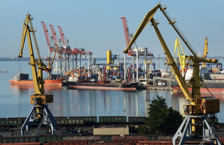Росія вдарила по портовій інфраструктурі Миколаєва: пошкоджено цивільне судно