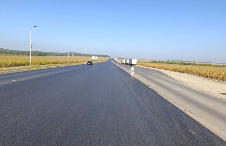 Нові мости, освітлення та велодоріжка: як оновлюють трасу Львів - Рава-Руська