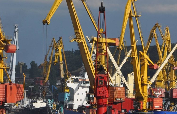 Росія атакувала цивільне судно на Одещині: загинув моряк