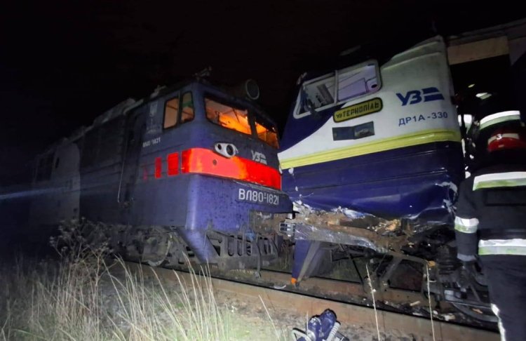 У Львові зіткнулися два потяги: є постраждалі