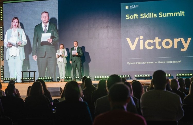 Людина в епоху AI: які soft skills визначатимуть професійний розвиток у сучасних реаліях