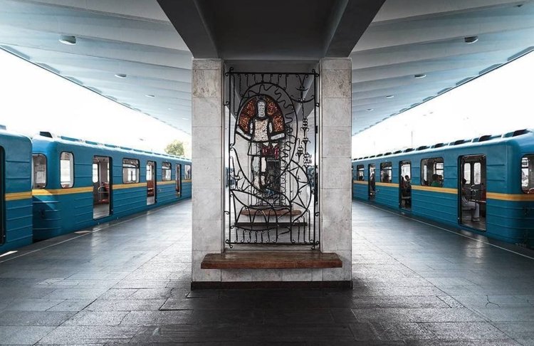 У Києві через удар РФ закрили станції метро 