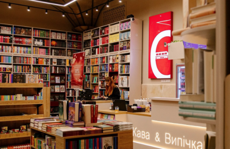 Популярна мережа книгарень закриває магазини на вокзалах Києва та Одеси: яка причина