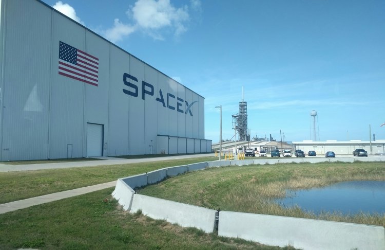 SpaceX планує придбати ШІ-стартап Cursor за 60 мільярдів доларів відразу після IPO