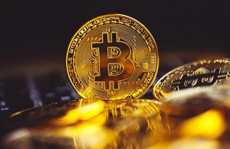 Біткоїн обвалився до чотиримісячного мінімуму та впав нижче $62 000