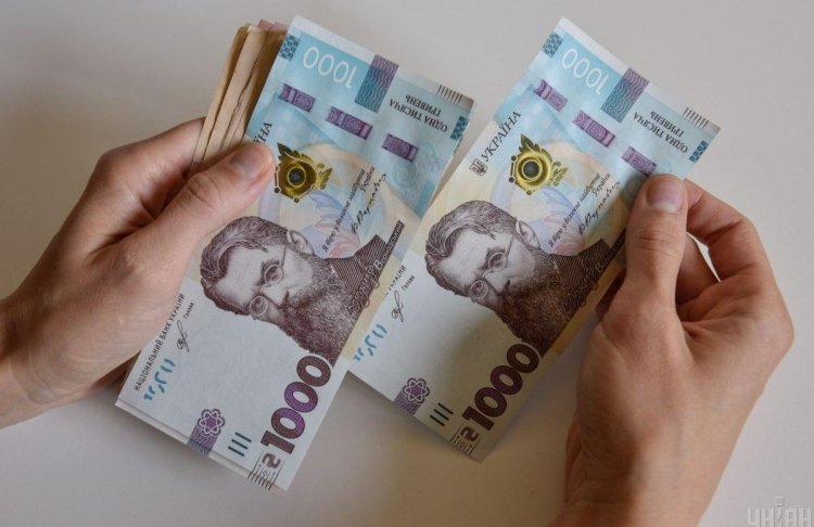 Середня зарплата в Україні зросла майже на 6% за місяць: де платять найбільше