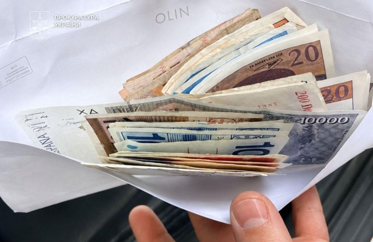 Колишній прем'єр-міністр України віддав шахраям 7 мільйонів гривень: про кого йдеться